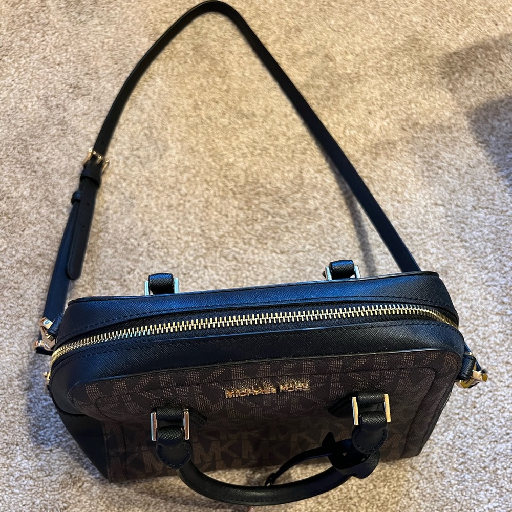 Like New Michael Kors Satchel - Picture 3 of 16
